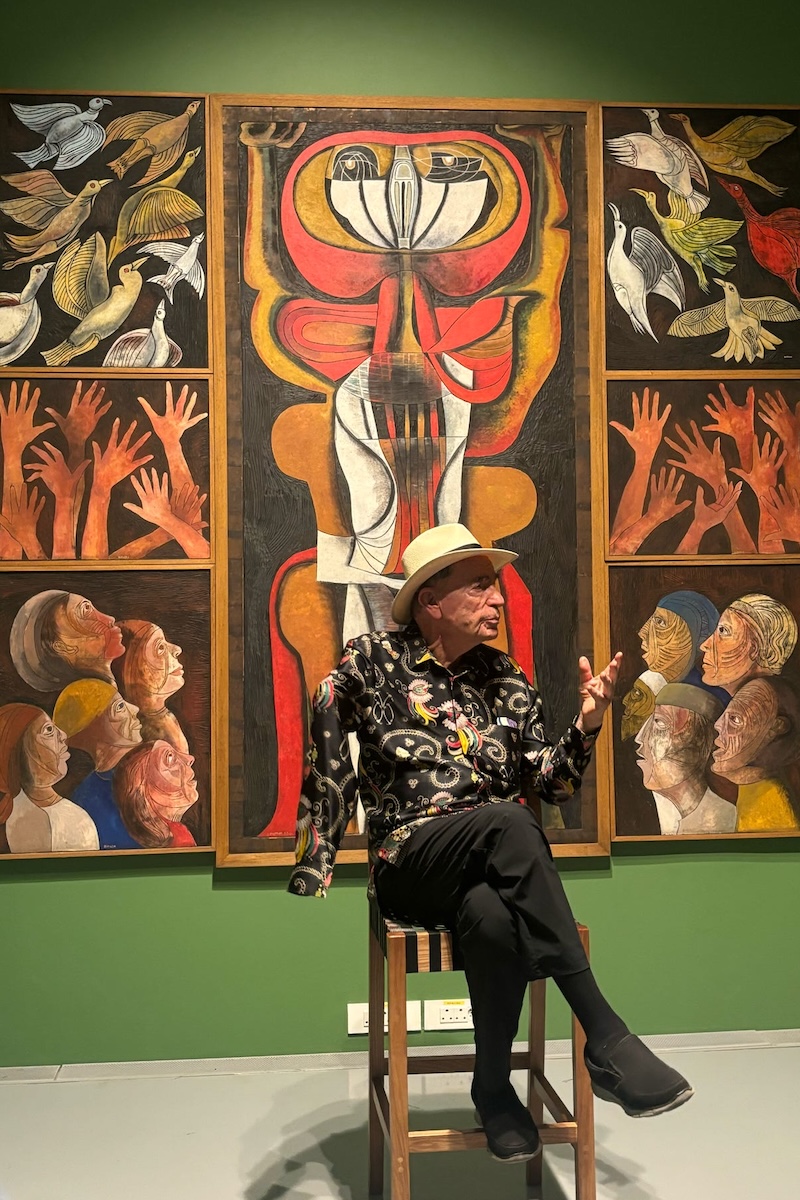 South African constitutional lawyer and anti-apartheid activist Albie Sachs lectures to students.